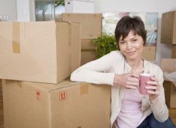 Women and packing boxes